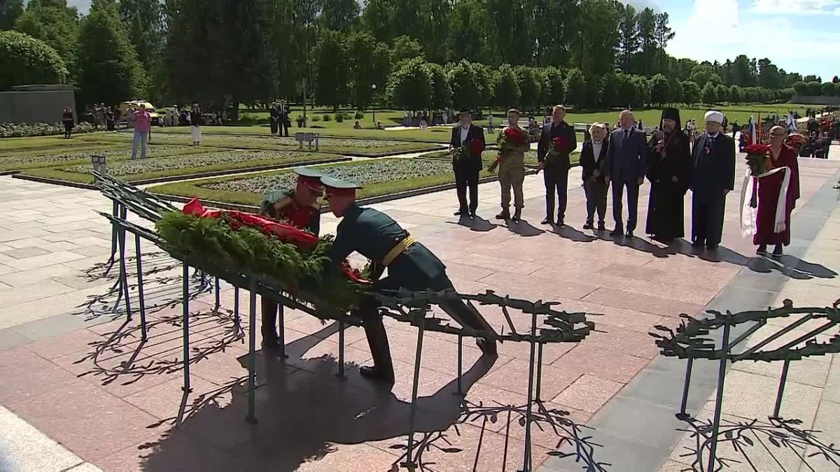Траурная церемония к 85-й годовщине начала Великой Отечественной войны прошла на Пискарёвском кладбище