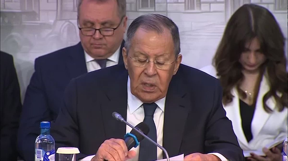 «Зеленского назначили на роль фюрера, взяв его из самодеятельности» — Лавров