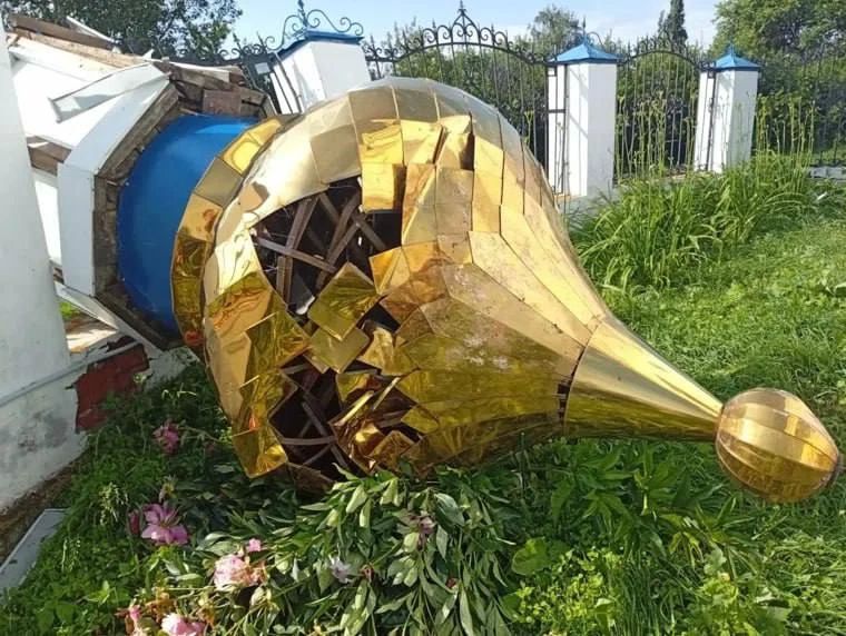 Люди лишились домов, 200-летний храм — купола Люди лишились домов, 200-летний храм — купола
