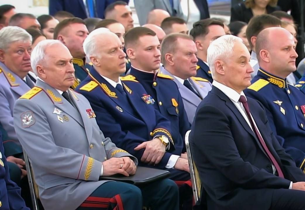 Председатель СК России и курсанты ведомственных академий приняли участие во встрече Президента России с выпускниками военных вузов Председатель СК России и курсанты ведомственных академий приняли участие во встрече Президента России с выпускниками военных вузов