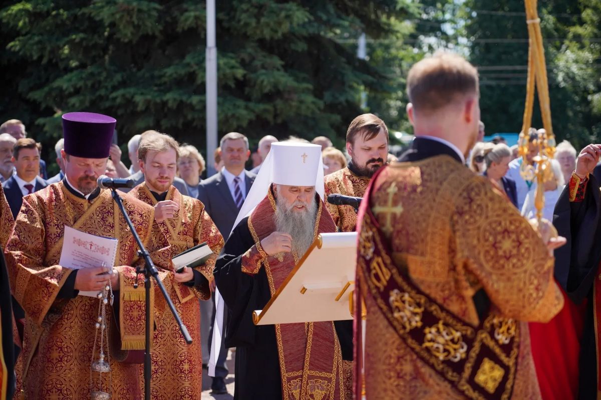 Александр Беглов: В преддверии XIV Петербургского международного юридического форума был установлен закладной камень памятника святым новомученикамюристам в Полюстровском парке Александр Беглов: В преддверии XIV Петербургского международного юридического форума был установлен закладной камень памятника святым новомученикамюристам в Полюстровском парке