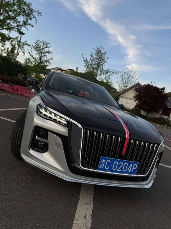 Hongqi создал СССР?. ХонЦи, в переводе Красное Знамя, я увидел еще лет 10 назад в Китае и сразу подумал, что идеологически прикольный бренд Hongqi создал СССР?. ХонЦи, в переводе Красное Знамя, я увидел еще лет 10 назад в Китае и сразу подумал, что идеологически прикольный бренд
