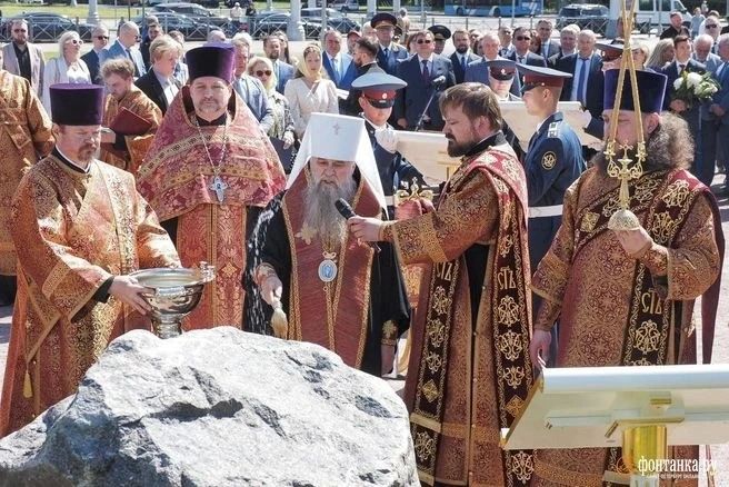 Камень будущего мемориала Святых Новомучеников юристов Петроградских заложили в Полюстровском парке Камень будущего мемориала Святых Новомучеников юристов Петроградских заложили в Полюстровском парке