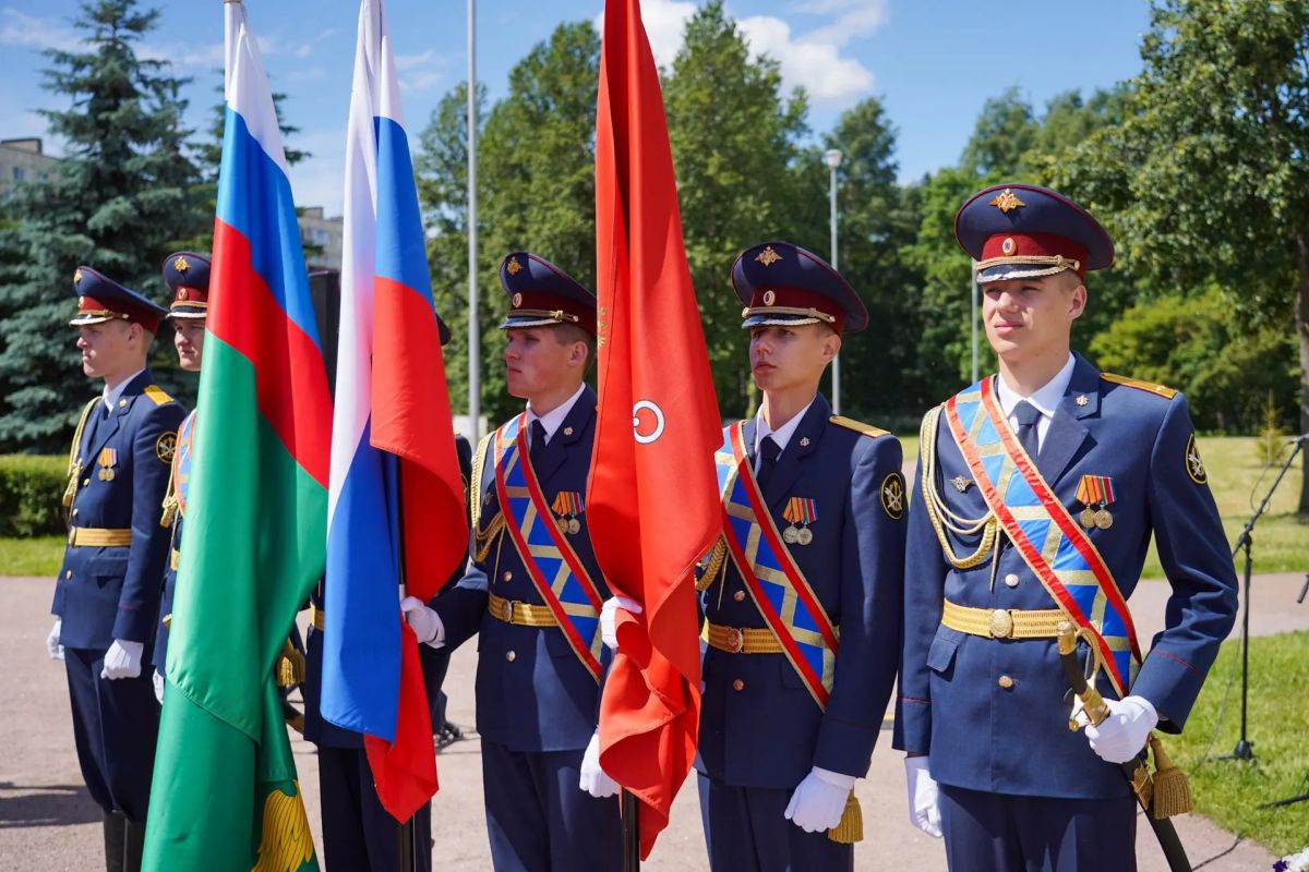 Александр Беглов: В преддверии XIV Петербургского международного юридического форума был установлен закладной камень памятника святым новомученикамюристам в Полюстровском парке Александр Беглов: В преддверии XIV Петербургского международного юридического форума был установлен закладной камень памятника святым новомученикамюристам в Полюстровском парке