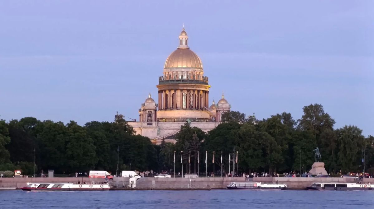 В Петербурге солнечно, сухо, но уже не так тепло, как вчера