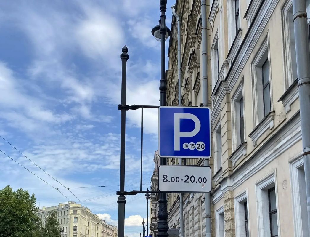 В Петербурге число разрешений на бесплатную парковку для электромобилей выросло в пять раз за три года