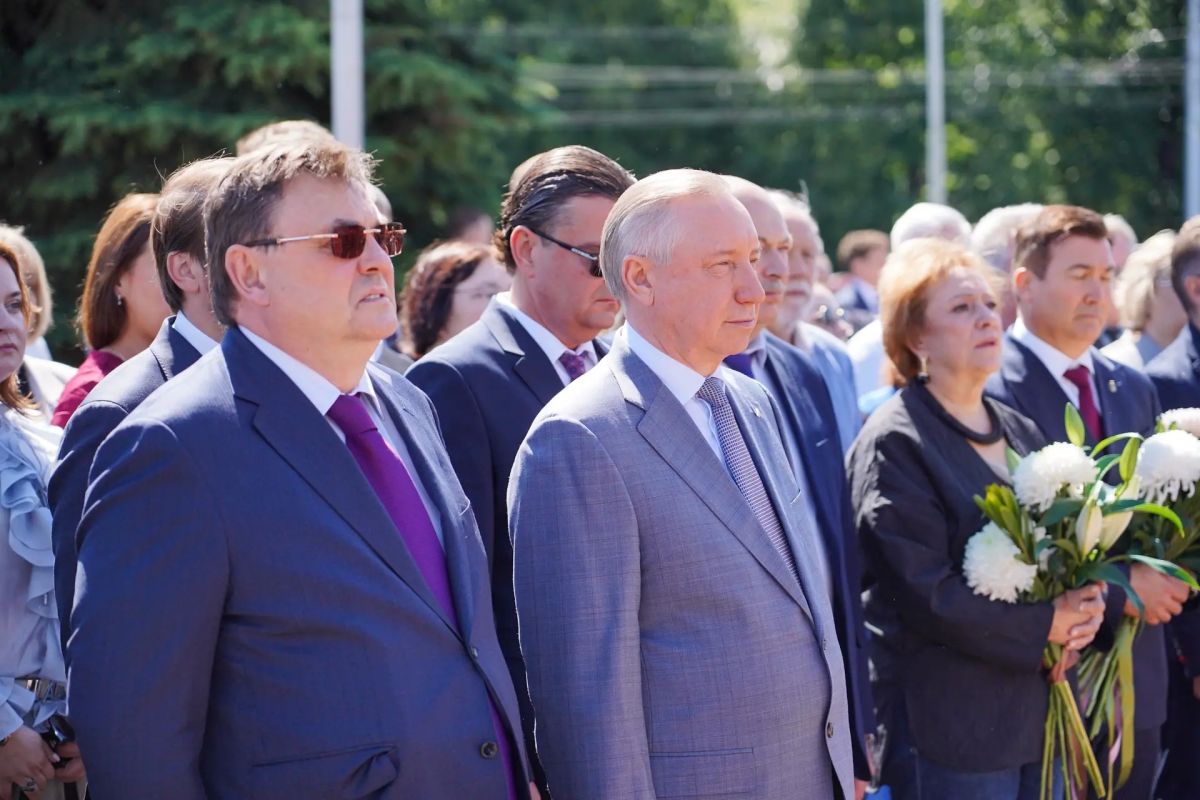 Александр Беглов: В преддверии XIV Петербургского международного юридического форума был установлен закладной камень памятника святым новомученикамюристам в Полюстровском парке Александр Беглов: В преддверии XIV Петербургского международного юридического форума был установлен закладной камень памятника святым новомученикамюристам в Полюстровском парке