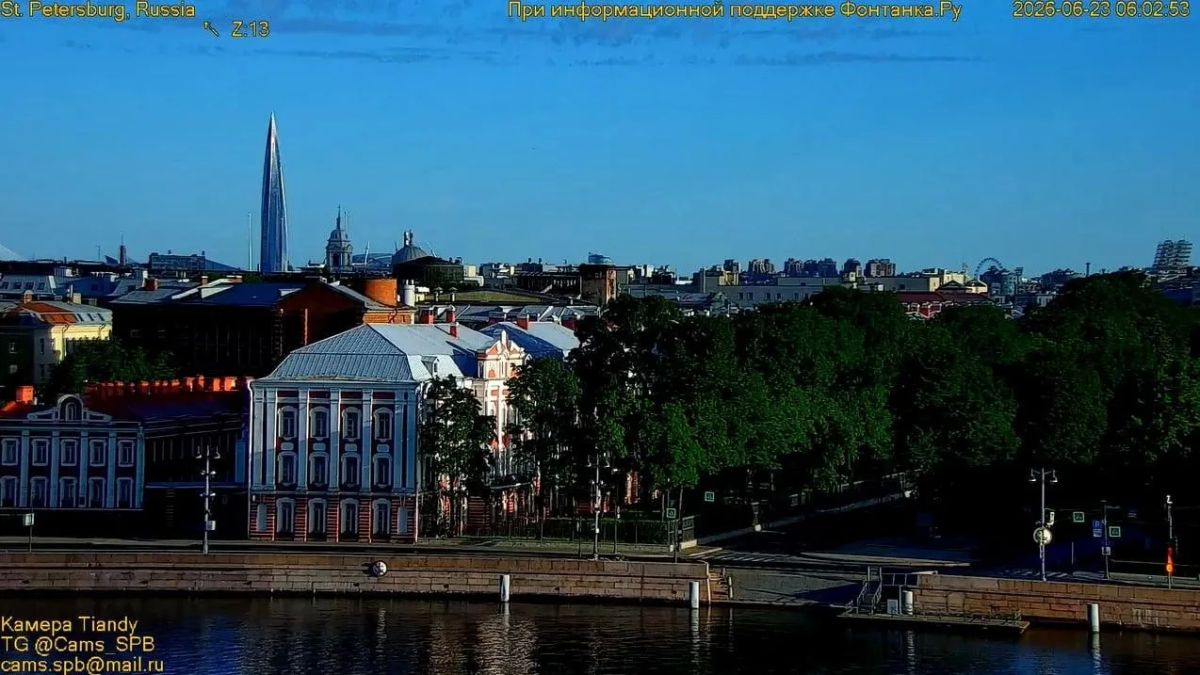Несмотря на солнце, погода взяла курс на прохладу — температура воздуха в Петербурге сегодня прогреется всего до +20 градусов