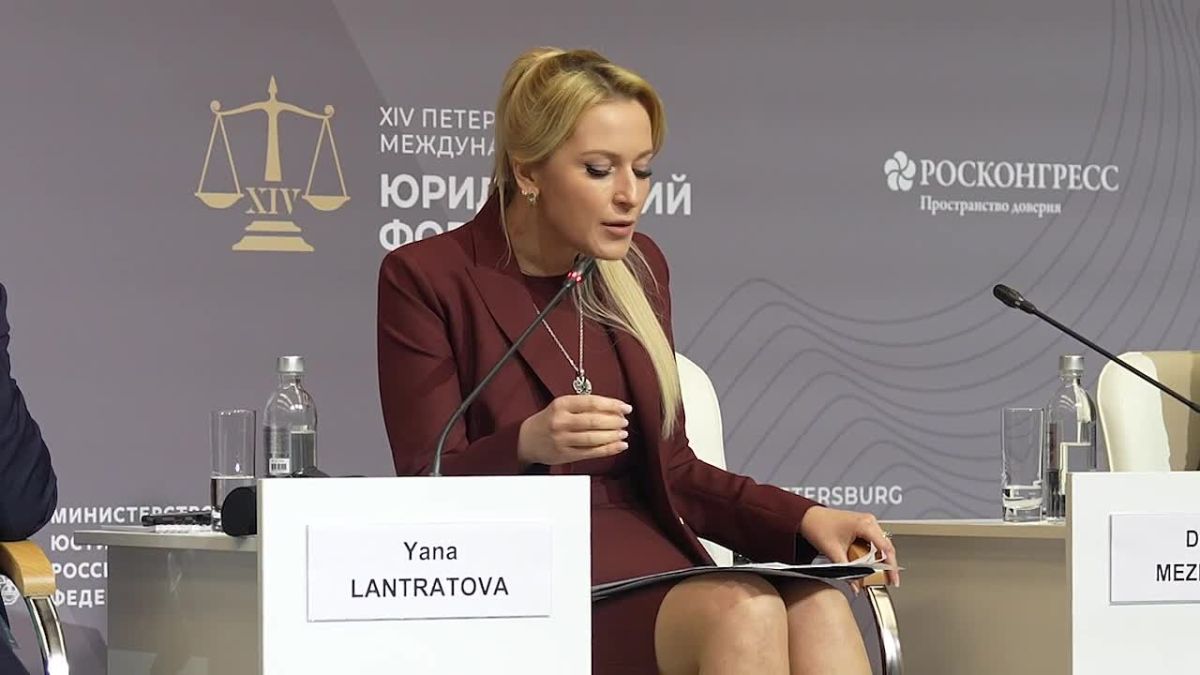 Яна Лантратова: Когда страна теряет память — она теряет суверенитет