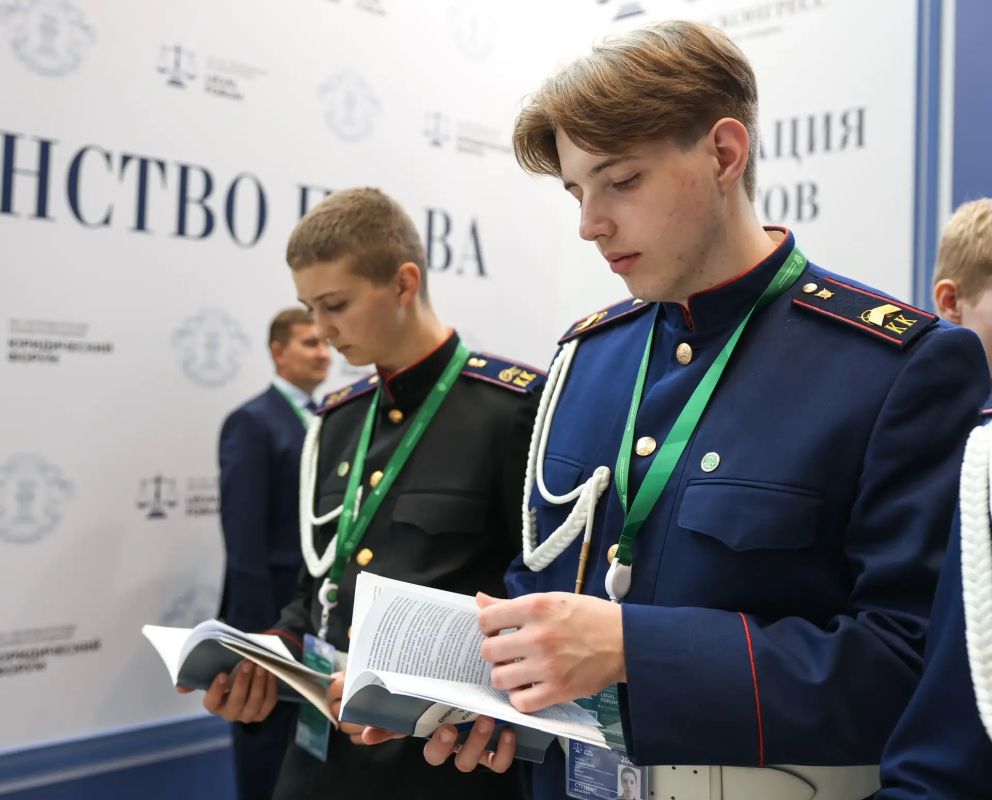 На ПМЮФ-2026 прошла презентация монографий Санкт-Петербургской академии Следственного комитета На ПМЮФ-2026 прошла презентация монографий Санкт-Петербургской академии Следственного комитета