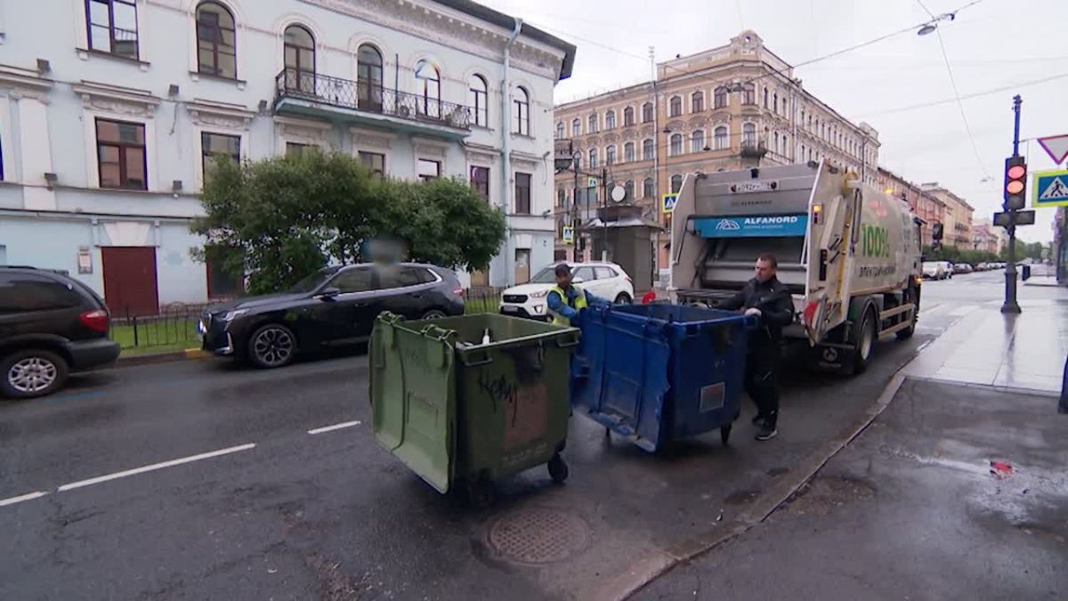 Петербург тестирует новые электрические мусоровозы