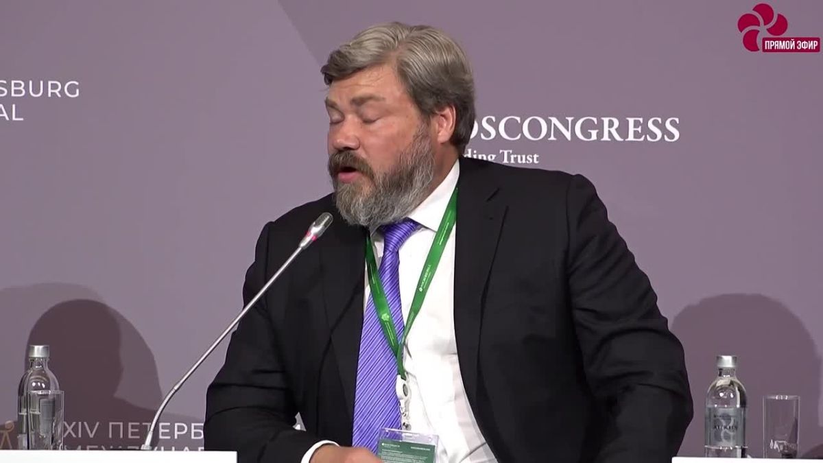 Константин Малофеев призвал созвать Конституционное собрание на главном Юридическом форуме страны