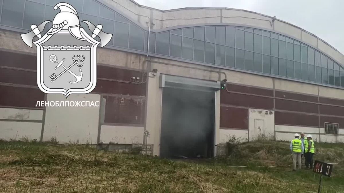 Склад макулатуры горел в Ленобласти