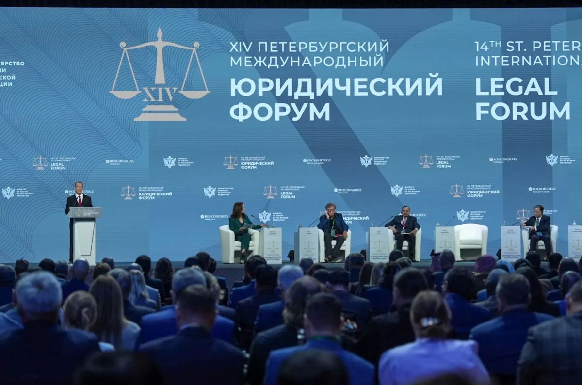 Принял участие в пленарном заседании XIV Петербургского международного юридического форума