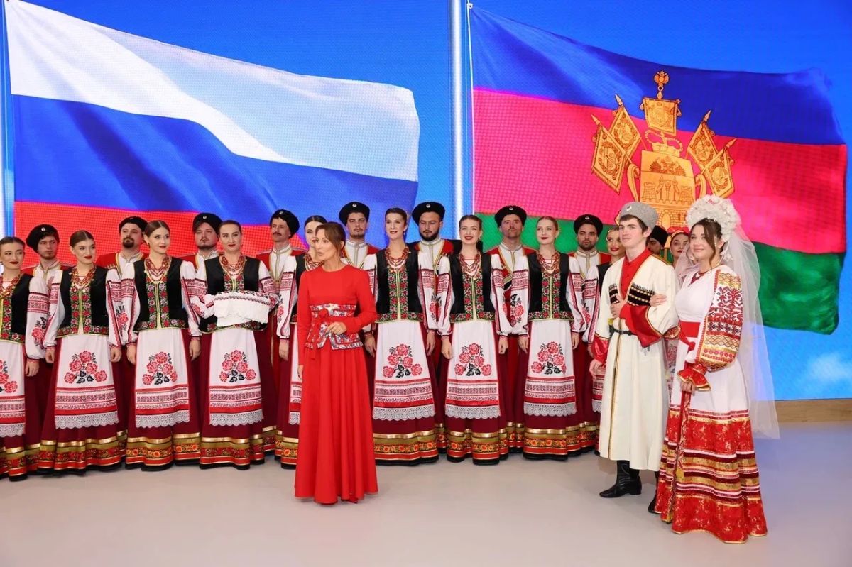 Из Краснодара с любовью: на #ПМЮФ26 прошла церемония бракосочетания по кубанским традициям Из Краснодара с любовью: на #ПМЮФ26 прошла церемония бракосочетания по кубанским традициям