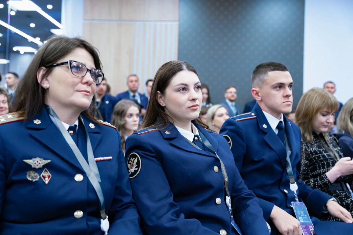 Сергей Кравцов представил новые учебники по обществознанию для 9-х и 10-х классов Сергей Кравцов представил новые учебники по обществознанию для 9-х и 10-х классов