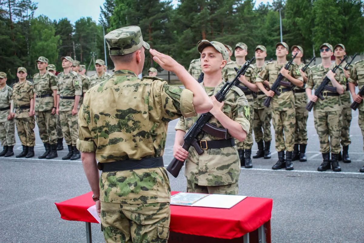 Поздравляем с принятием Военной присяги военнослужащих Центра подготовки личного состава Северо-Западного округа Росгвардии, дислоцированного в Ленинградской области!