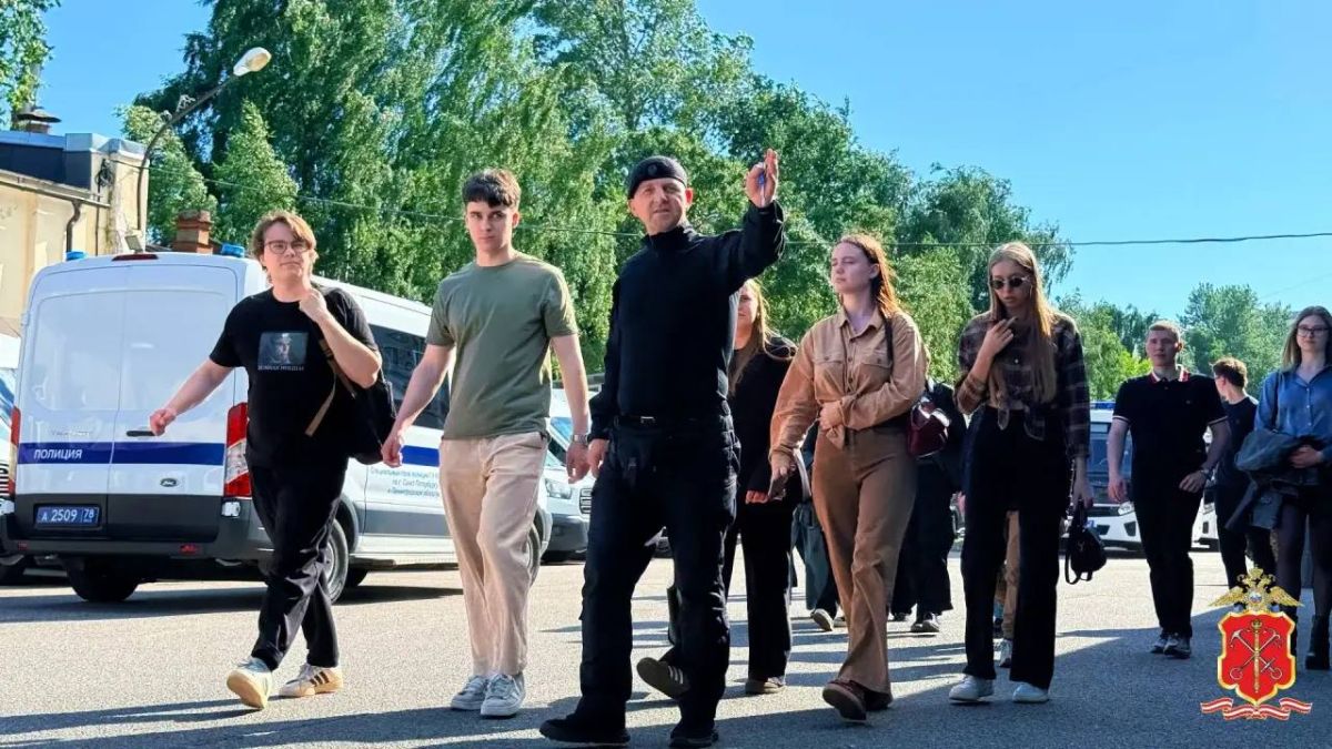 Встреча со студентами юридического факультета СПбГУ прошла в Специальном полку полиции ГУ МВД России Встреча со студентами юридического факультета СПбГУ прошла в Специальном полку полиции ГУ МВД России