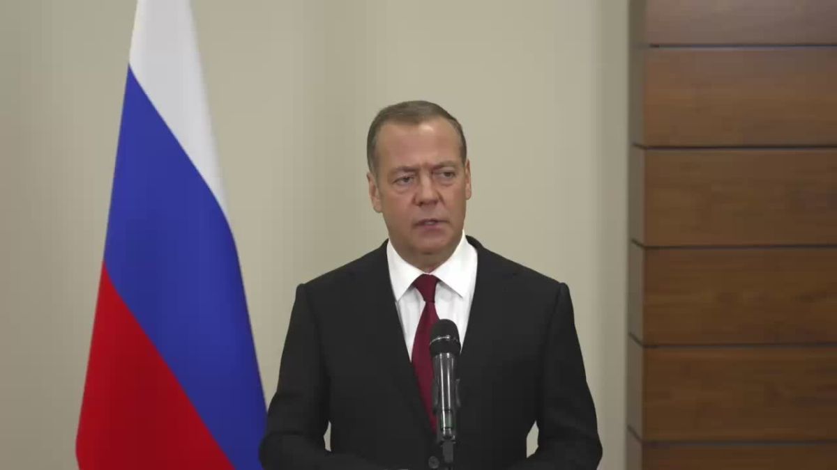 Дмитрий Медведев: Ответы на вопросы журналистов по итогам XIV Петербургского международного юридического форума
