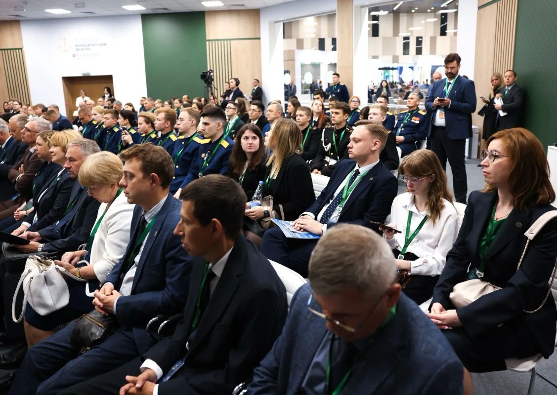 Сотрудники СК России приняли участие в дискуссионных сессиях XIV Петербургского международного юридического форума Сотрудники СК России приняли участие в дискуссионных сессиях XIV Петербургского международного юридического форума