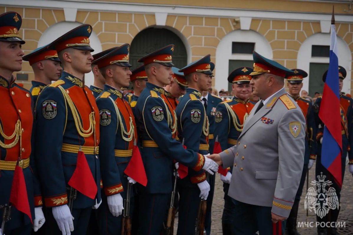 Глава МЧС России завершил двухдневную рабочую поездку в Санкт-Петербург Глава МЧС России завершил двухдневную рабочую поездку в Санкт-Петербург