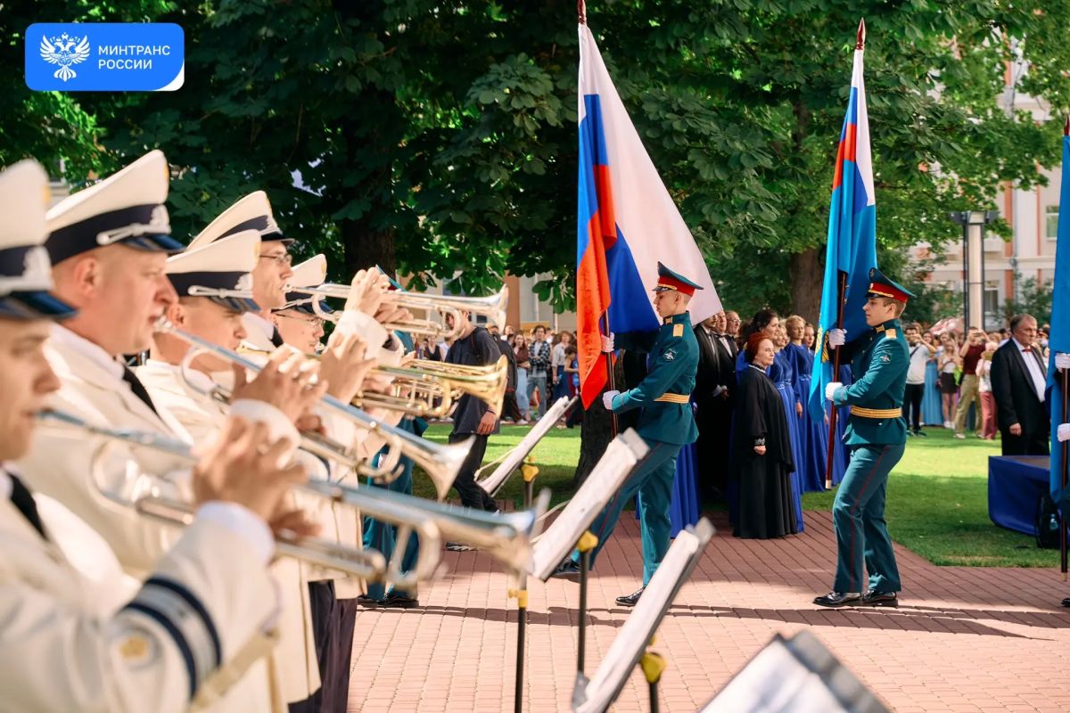 Константин Пашков вручил дипломы выпускникам Российского университета транспорта Константин Пашков вручил дипломы выпускникам Российского университета транспорта