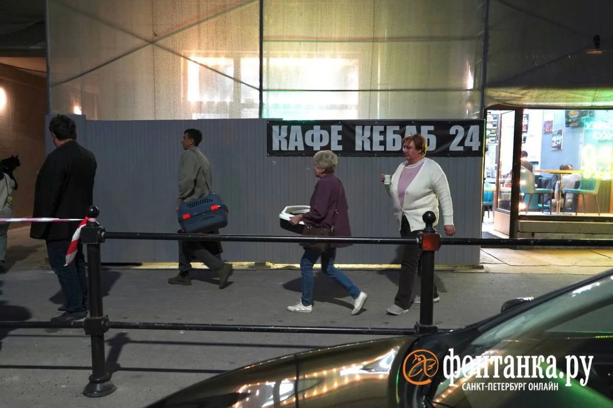 Социальная аптека, в которой обрушилось перекрытие, в соответствии с графиком на онлайн-картах, должна была работать Социальная аптека, в которой обрушилось перекрытие, в соответствии с графиком на онлайн-картах, должна была работать