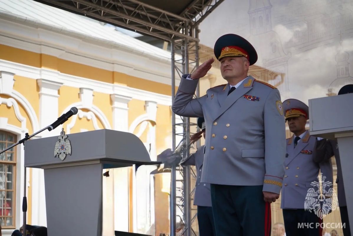 Выпускники Санкт-Петербургского университета ГПС МЧС России пополнили ряды офицерского корпуса ведомства