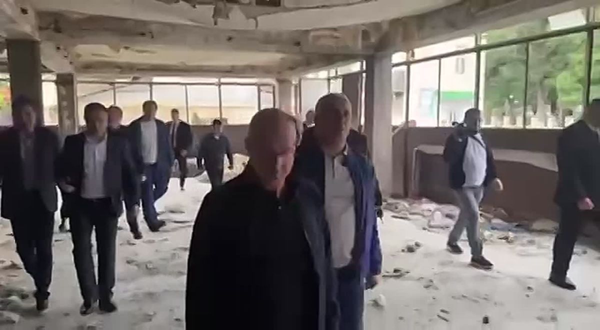 Олег Царёв: Сергей Кириенко посетил Южную Осетию с рабочим визитом. Вместе с и.о. президента республики Камболовым он осмотрел площадки под будущее молодежное пространство, побывал на стройке жилого дома в Цхинвале и...