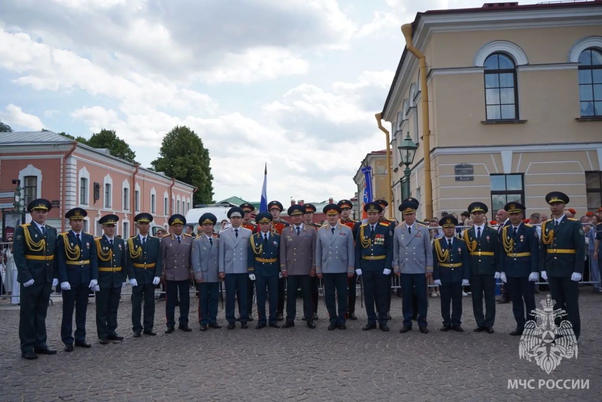 Глава МЧС России завершил двухдневную рабочую поездку в Санкт-Петербург Глава МЧС России завершил двухдневную рабочую поездку в Санкт-Петербург