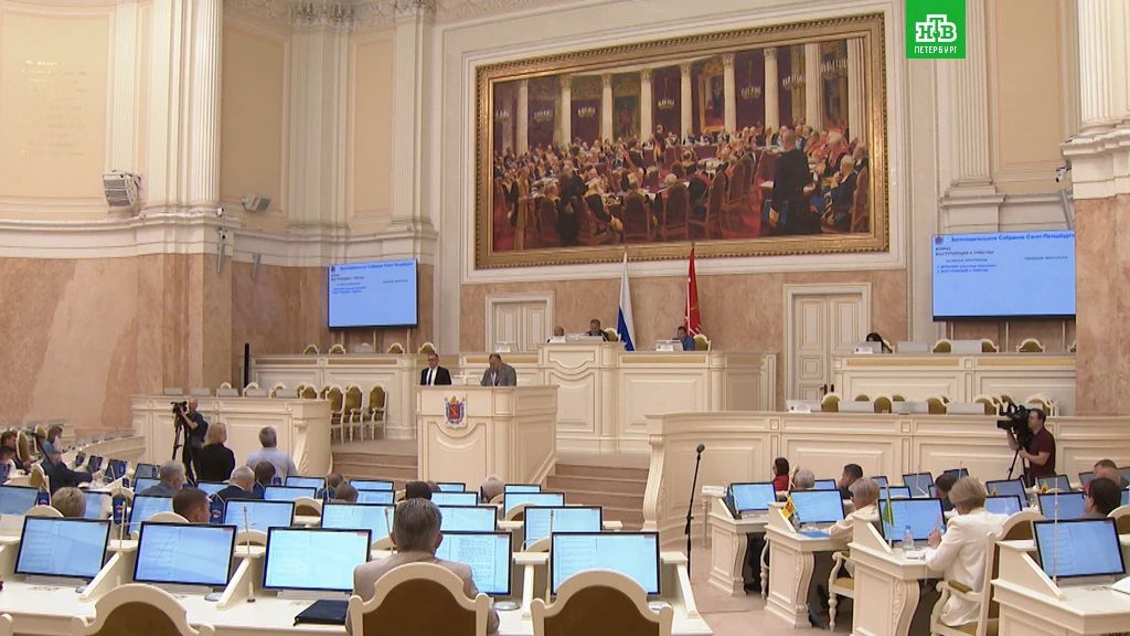Сегодня депутаты петербургского ЗакСа провели заключительное заседание весенней сессии и всего 7-го созыва