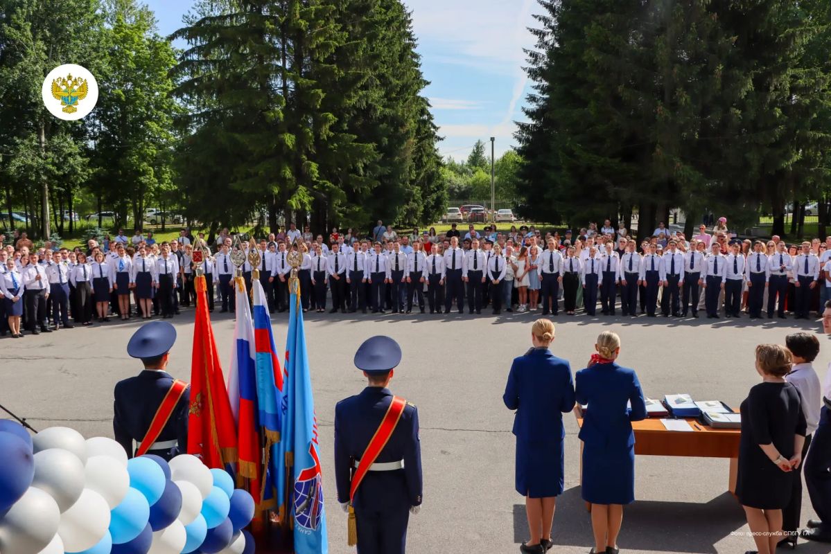 В Северной столице прошел выпуск студентов факультета летной эксплуатации (ФЛЭ) и высшей школы аэронавигации СПбГУ ГА В Северной столице прошел выпуск студентов факультета летной эксплуатации (ФЛЭ) и высшей школы аэронавигации СПбГУ ГА