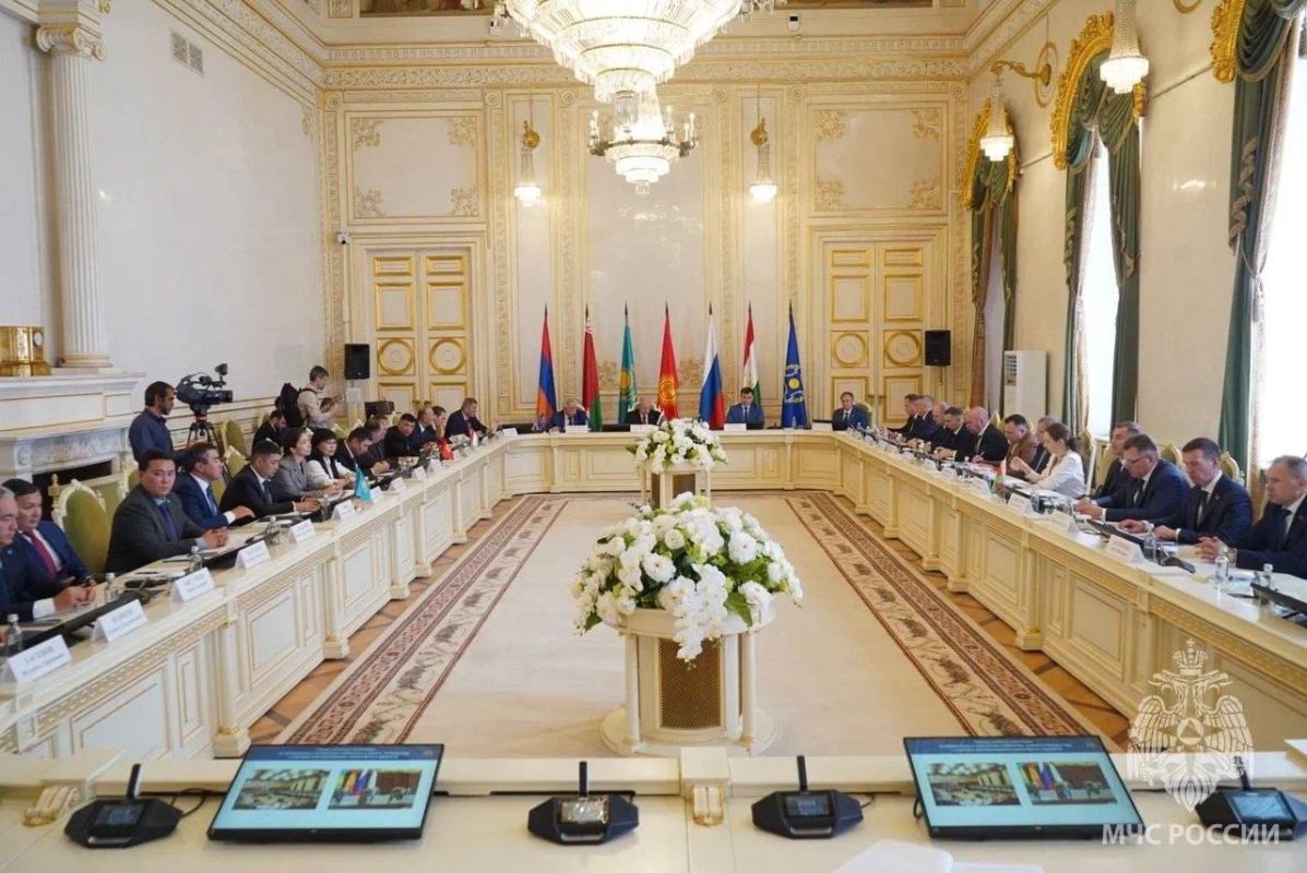 30 июня – 1 июля 2026 года в Санкт-Петербурге под председательством главы МЧС России Александра Куренкова реализован комплекс мероприятий с участием руководителей уполномоченных органов государств – членов ОДКБ в сфере... 30 июня – 1 июля 2026 года в Санкт-Петербурге под председательством главы МЧС России Александра Куренкова реализован комплекс мероприятий с участием руководителей уполномоченных органов государств – членов ОДКБ в сфере...