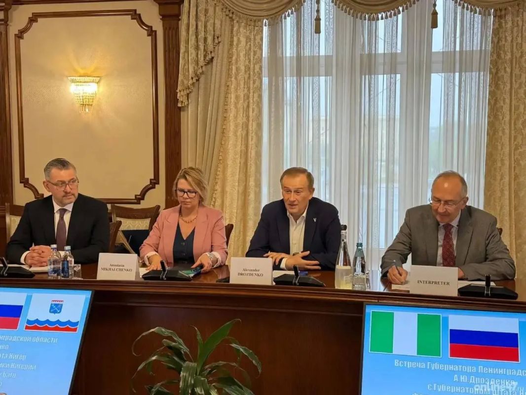 Александр Дрозденко провёл встречу с губернатором нигерийского штата Нигер Мохаммедом Умару Баго Александр Дрозденко провёл встречу с губернатором нигерийского штата Нигер Мохаммедом Умару Баго