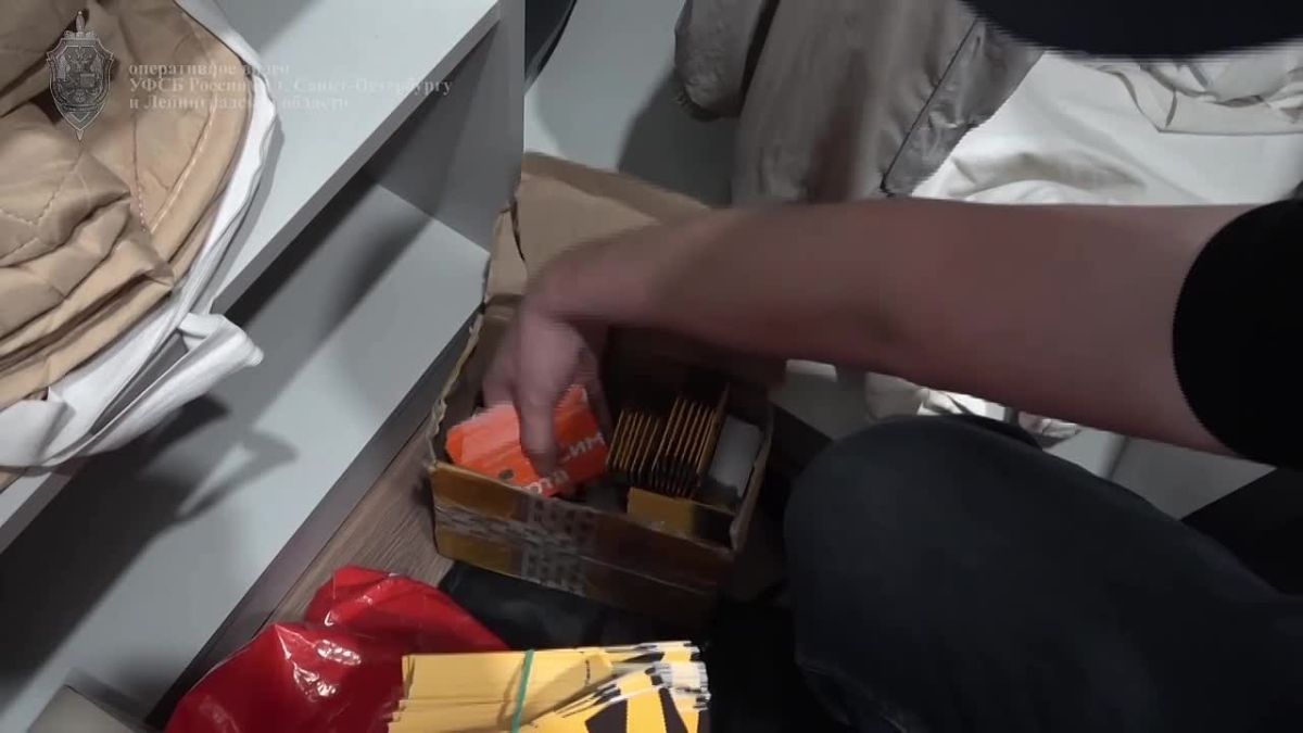 ФСБ изъяла более 1,5 тыс SIM-карт у администратора незаконного узла связи, работавшего на украинские колл-центры