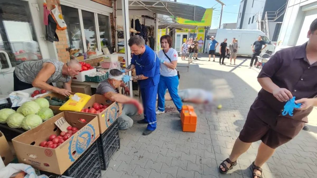 Евгений Балицкий опубликовал кадры с места удара ВСУ по рынку в Токмаке Евгений Балицкий опубликовал кадры с места удара ВСУ по рынку в Токмаке