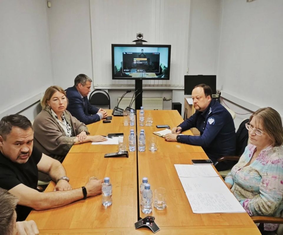 Александр Демидов провёл рабочую встречу с руководством УФК по г. Санкт-Петербургу Александр Демидов провёл рабочую встречу с руководством УФК по г. Санкт-Петербургу