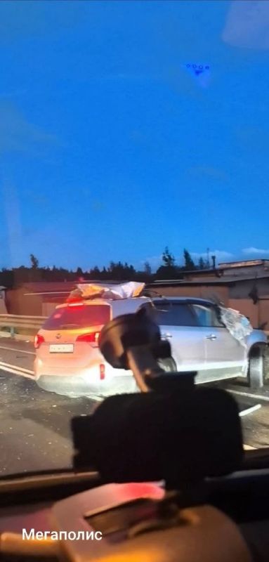 Три ребенка пострадали, двое взрослых погибли в легковушке на КАД