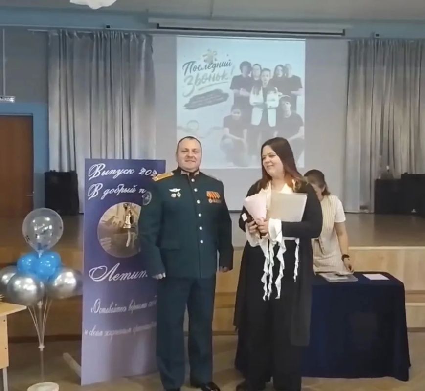 Офицеры военного следственного управления СК России по Ленинградскому военному округу приняли участие в торжественном вручении аттестатов Офицеры военного следственного управления СК России по Ленинградскому военному округу приняли участие в торжественном вручении аттестатов