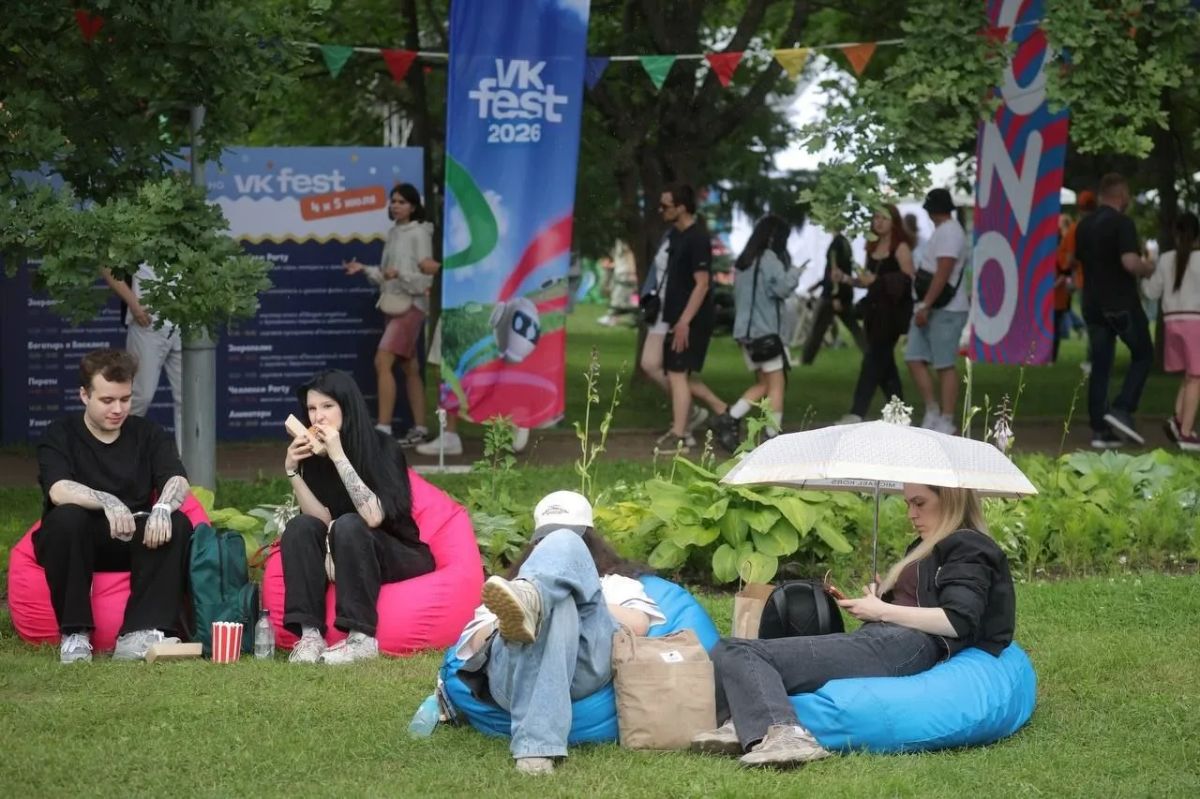 Лолита, Сироткин, Клава Кока – на первом дне VK Fest было жарко вопреки погоде Лолита, Сироткин, Клава Кока – на первом дне VK Fest было жарко вопреки погоде