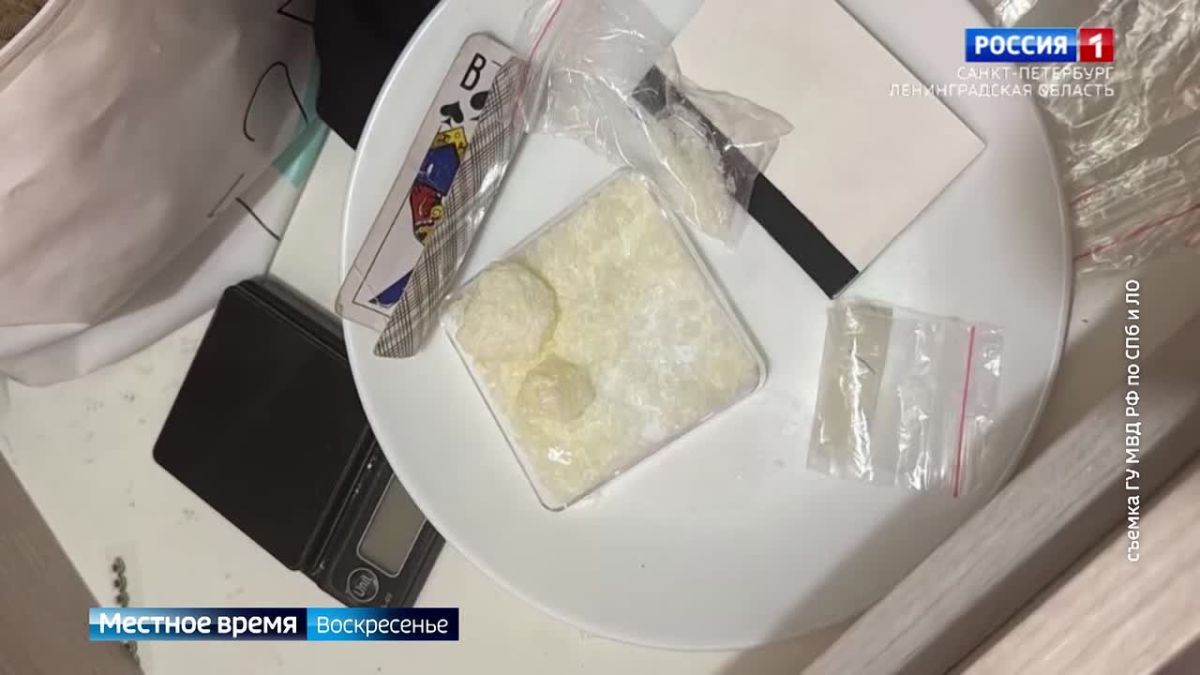 Полицейские задержали подозреваемых в торговле наркотиками