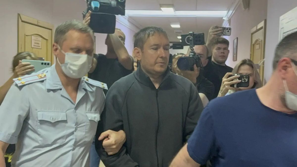 Суд арестовал мужчину, обвиняемого в убийстве школьницы в Ленобласти