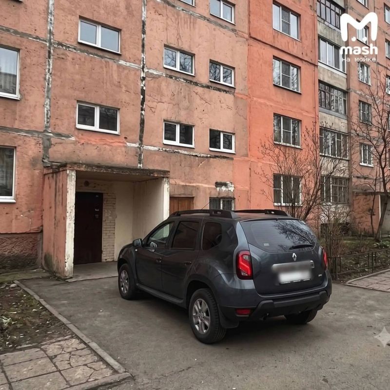 Новые правила парковки в питерских дворах — теперь штраф можно получить, если просто поставить машину перед парадной или контейнерной площадкой Новые правила парковки в питерских дворах — теперь штраф можно получить, если просто поставить машину перед парадной или контейнерной площадкой