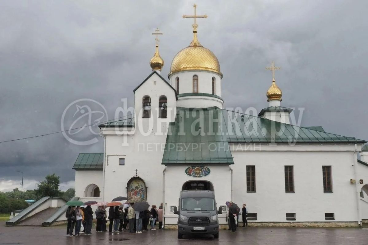В Колпино простились с 12-летней Миланой В Колпино простились с 12-летней Миланой