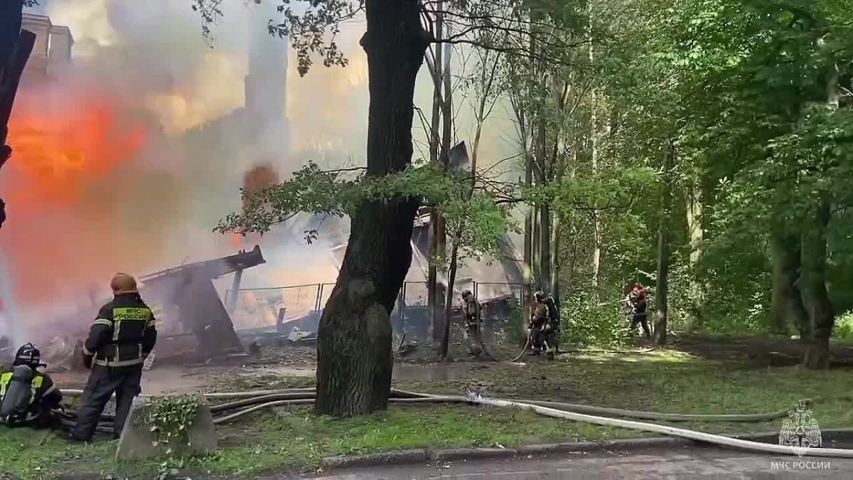 Пожар на Петровской косе, 9 Б локализован
