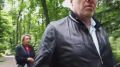 Какова вероятность встретить на кладбище хулигана? Вот и наш фотограф Миша Огнев на своем опыте знает, что 50/50