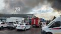 Кадры с места пожара на Софийской улице — огонь охватил 500 «квадратов» в ангаре