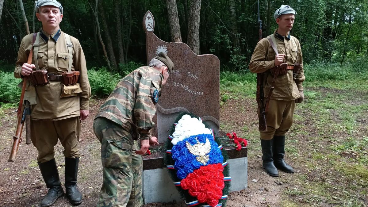 На острове Игривый открыли мемориалы в память о павших воинах