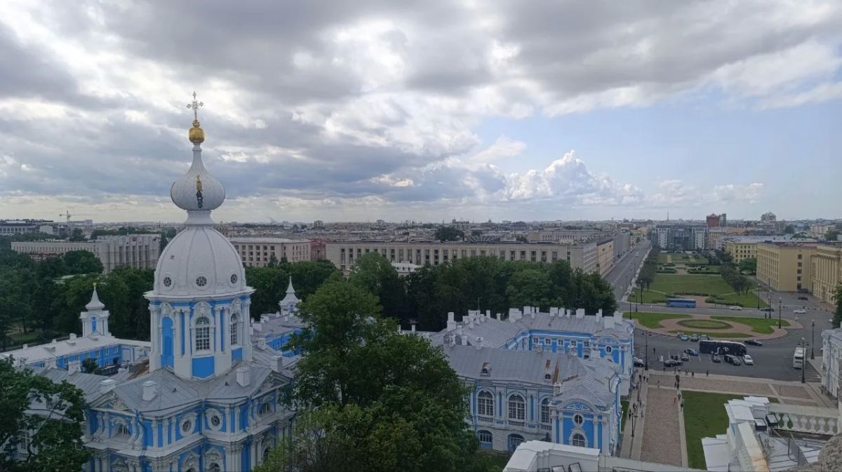 В Петербурге холоднее, чем обычно, и возможны ливни с грозами