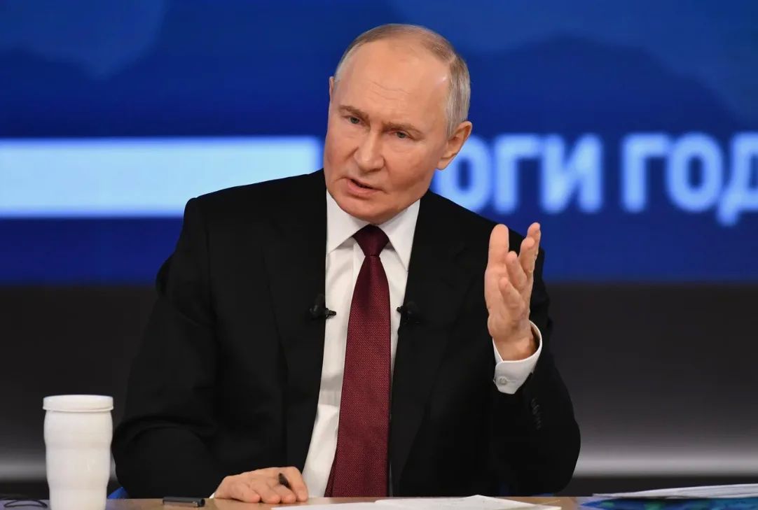 Чем шире сеть, тем сложнее нанести ей ущерб — президент России Владимир Путин поддержал идею создать сеть малых НПЗ в условиях украинских атак